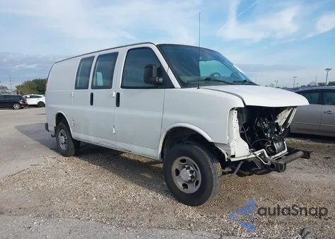 2017 Chevrolet Express 2500 Work Van z USA, uszkodzony, nr VIN 1GCWGAFF7H1233435